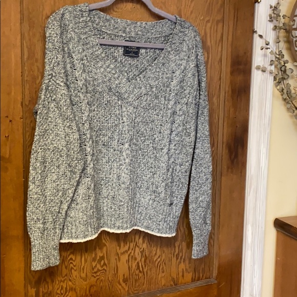 Abercrombie and Fitch sweater - Picture 2 of 5